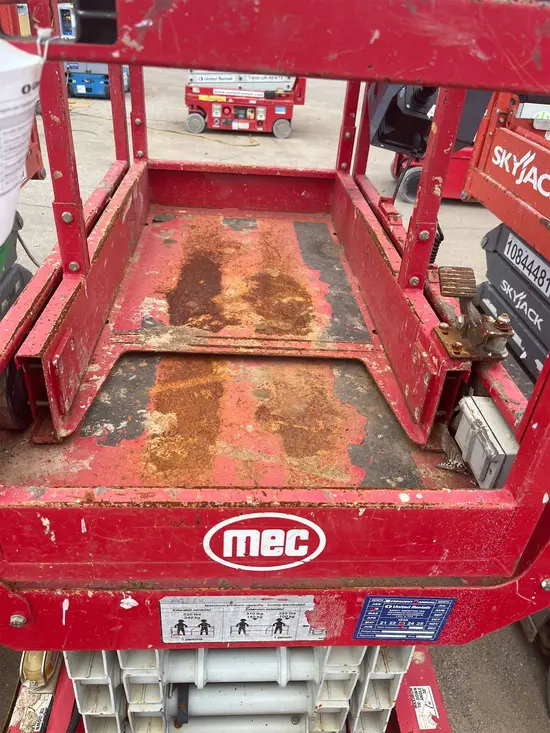 2017 MEC 1330SE Scissor Lift