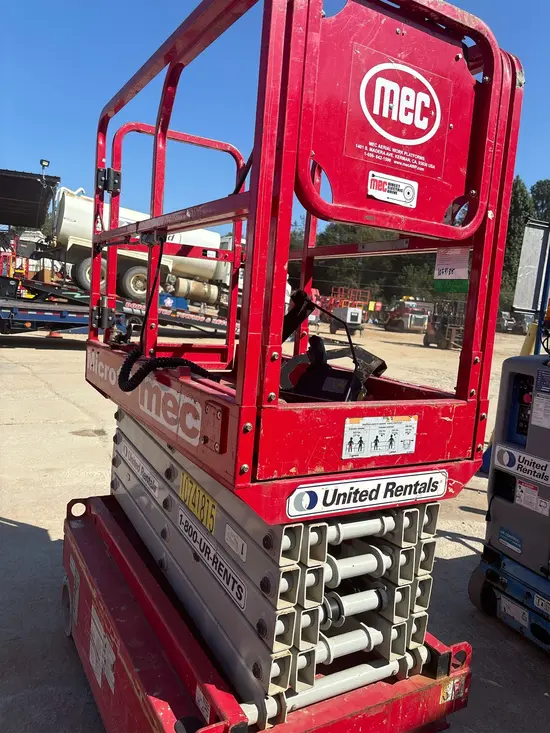 2018 MEC MICRO 19 Scissor Lift