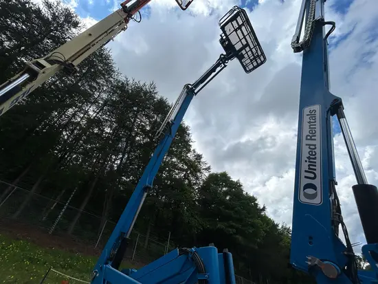 2017 Genie Z-60/37 DC Articulating Boom Lift