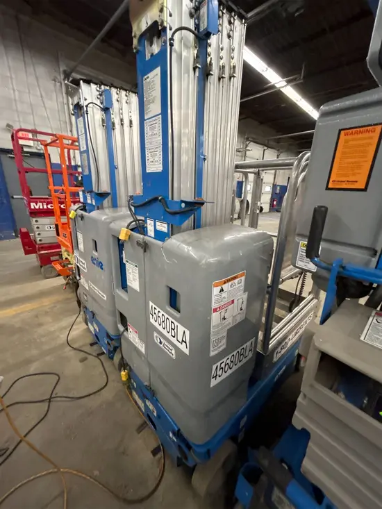 2017 Genie GR-20 Self-Propelled One-Person Lift