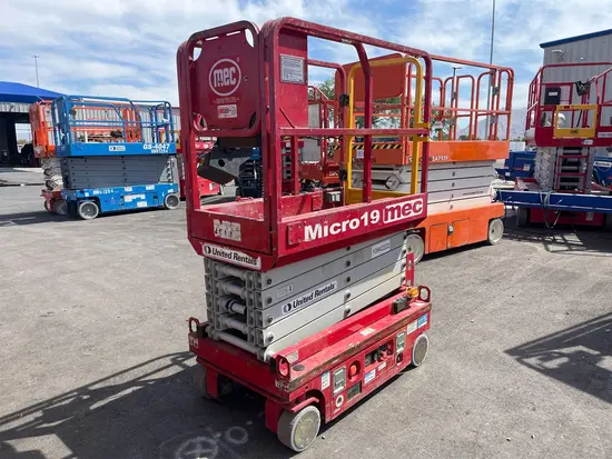 2018 MEC MICRO 19 Scissor Lift