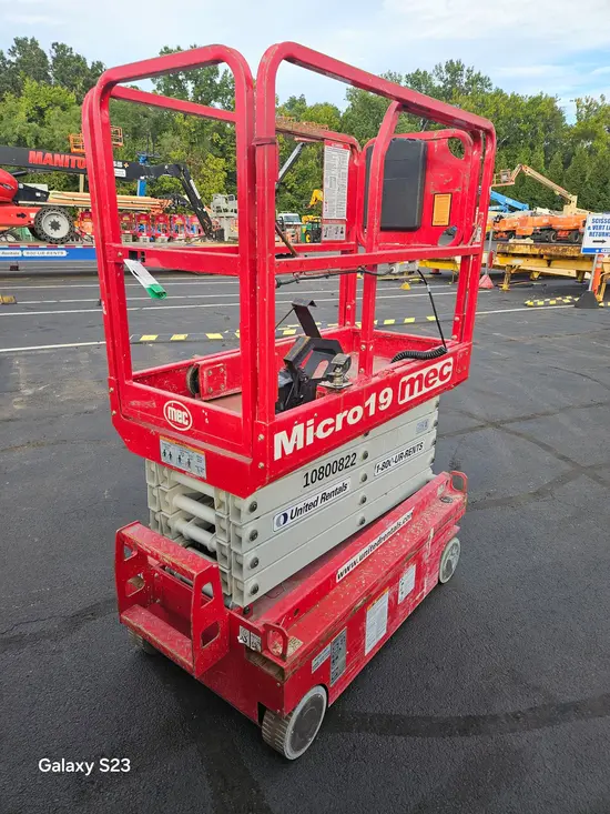 2018 MEC MICRO 19 Scissor Lift