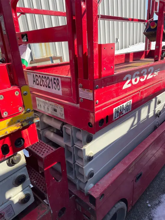 2018 MEC 2632SE Scissor Lift