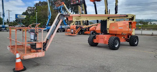2013 JLG 800AJ Articulating Boom Lift