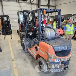 2019 Toyota 8FGU30 Warehouse Forklift