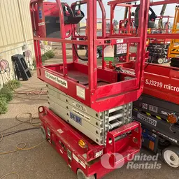 2018 MEC MICRO 19 Scissor Lift