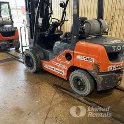 2018 Toyota 8FGU30 Warehouse Forklift