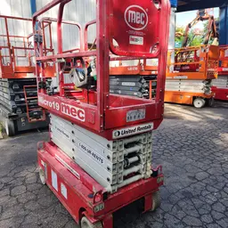 2018 MEC MICRO 19 Scissor Lift