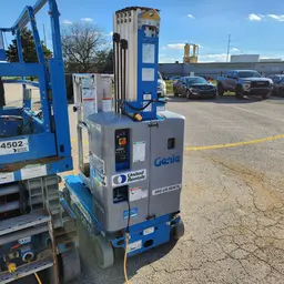 2018 Genie GR-20 Self-Propelled One-Person Lift
