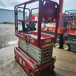 2018 MEC MICRO 19 Scissor Lift