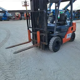 2018 Toyota 8FDU25 Warehouse Forklift