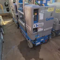 2018 Genie GR-20 Self-Propelled One-Person Lift