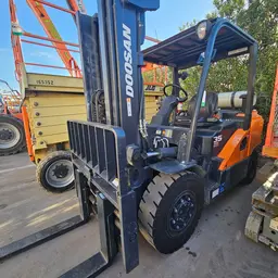 2019 Doosan G35S-7DF Warehouse Forklift