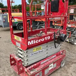 2018 MEC MICRO 19 Scissor Lift