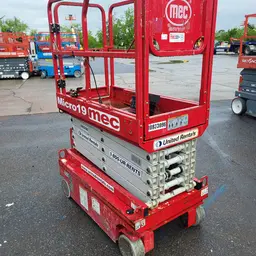 2018 MEC MICRO 19 Scissor Lift