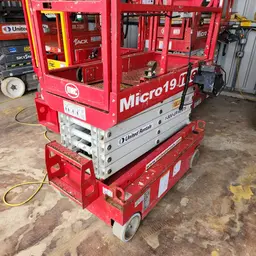 2018 MEC MICRO 19 Scissor Lift
